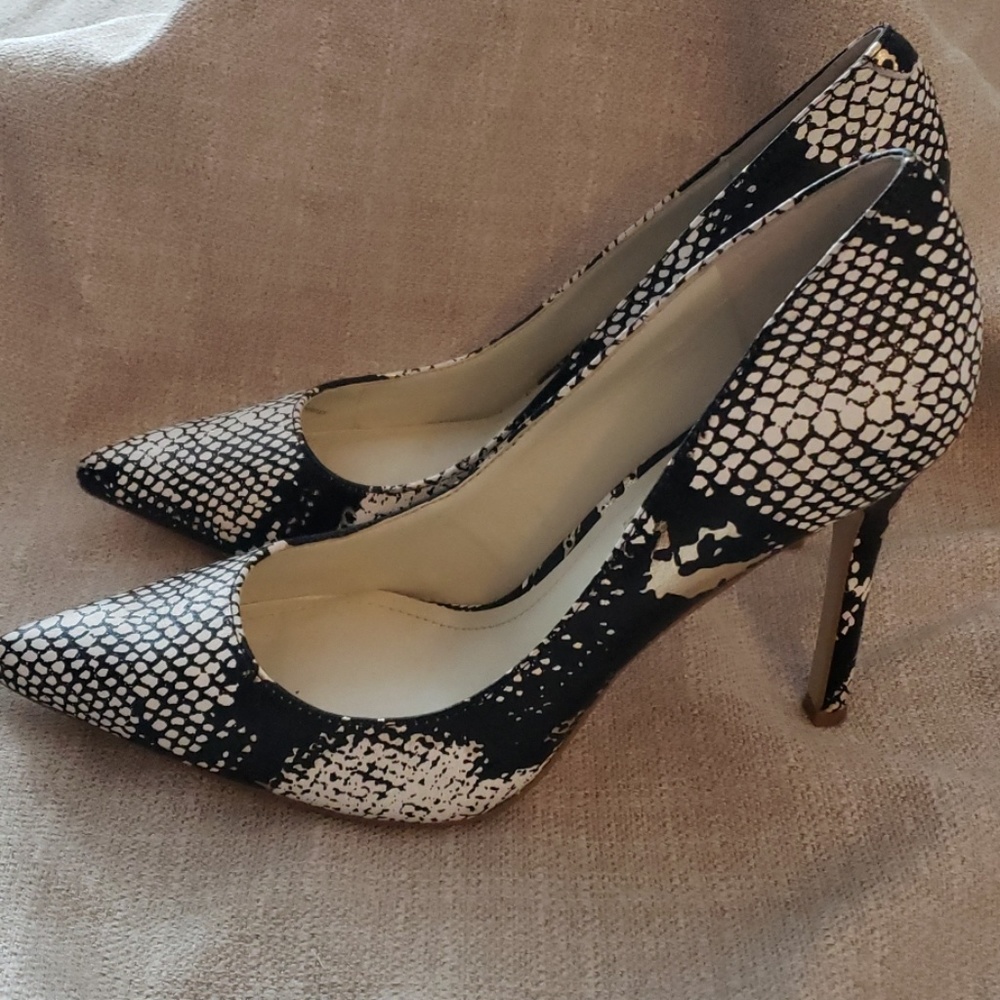 BCBGeneration Treasure Pumps